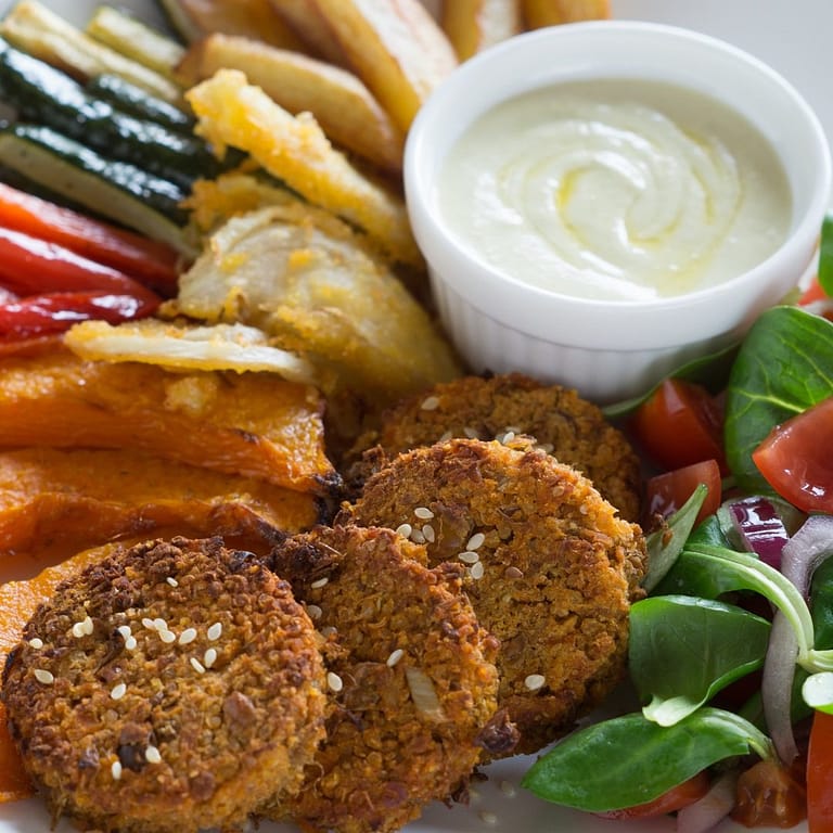 Hamburger Vegani benefici e potenziali pericoli per l’alimentazione. Ecco come consumarli in modo consapevole.