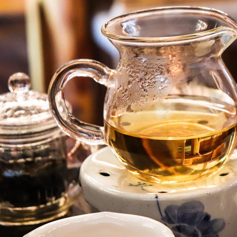 Tè o caffè: quale scegliere per godere di proprietà benefiche per la salute?