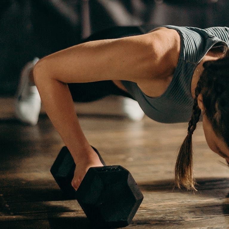 Allenamento funzionale: benefici, vantaggi e calorie che si bruciano